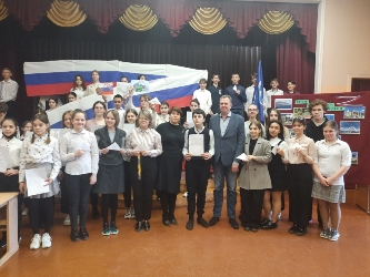 В День воссоединения Крыма с Россией Александр Белов встретился со школьниками 